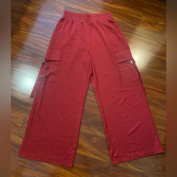 Red Cargo Pull-on Loose Pants Size Large 12/14 wide leg. Side pockets . - Picture 2 of 11